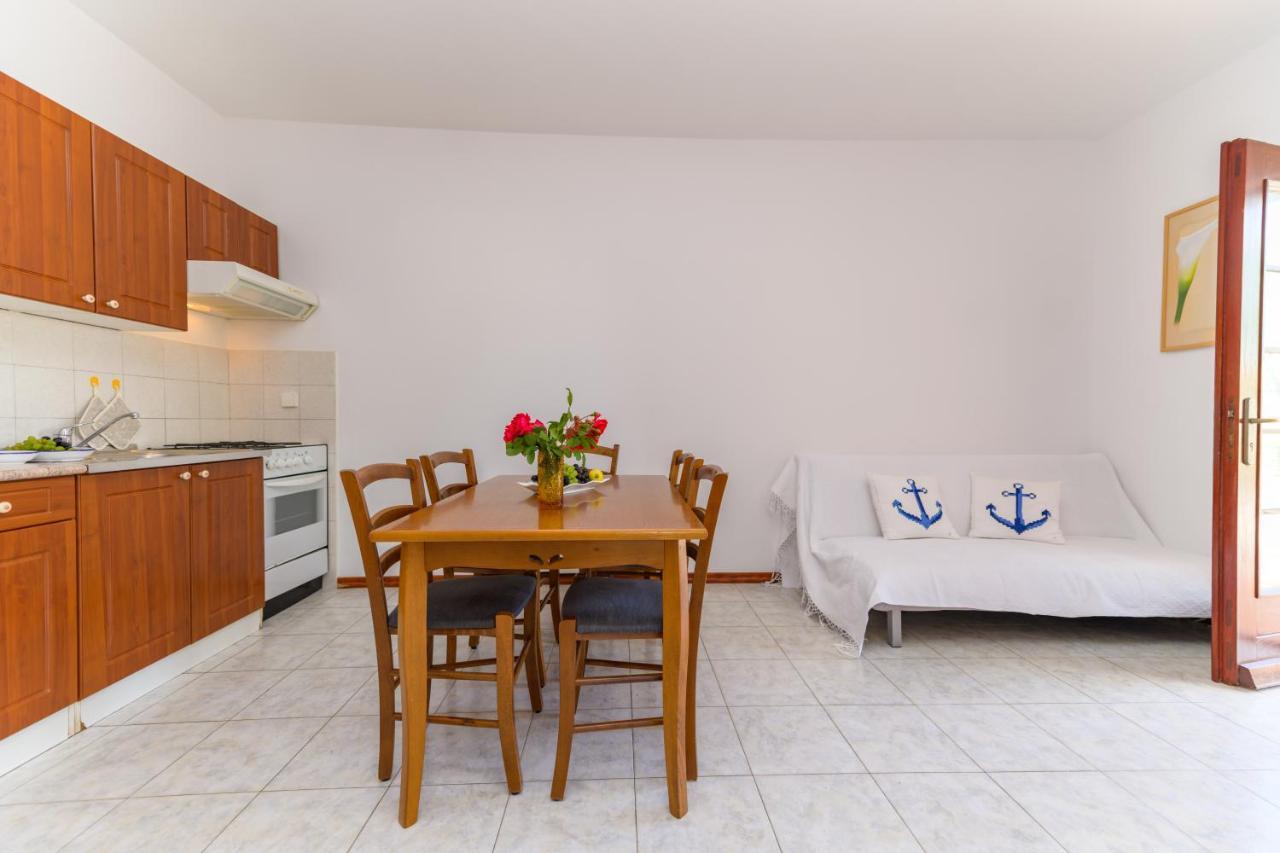 Apartments Marina Veskovic Nerezine Exterior photo